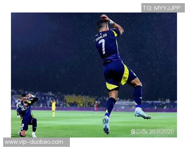 C罗头球助攻未果菲利克斯射门高出后C罗无奈敲脑门