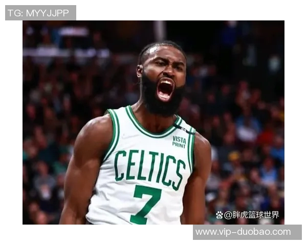 杰伦布朗谈第三节被撤下先发感到不满但尊重教练的战术选择